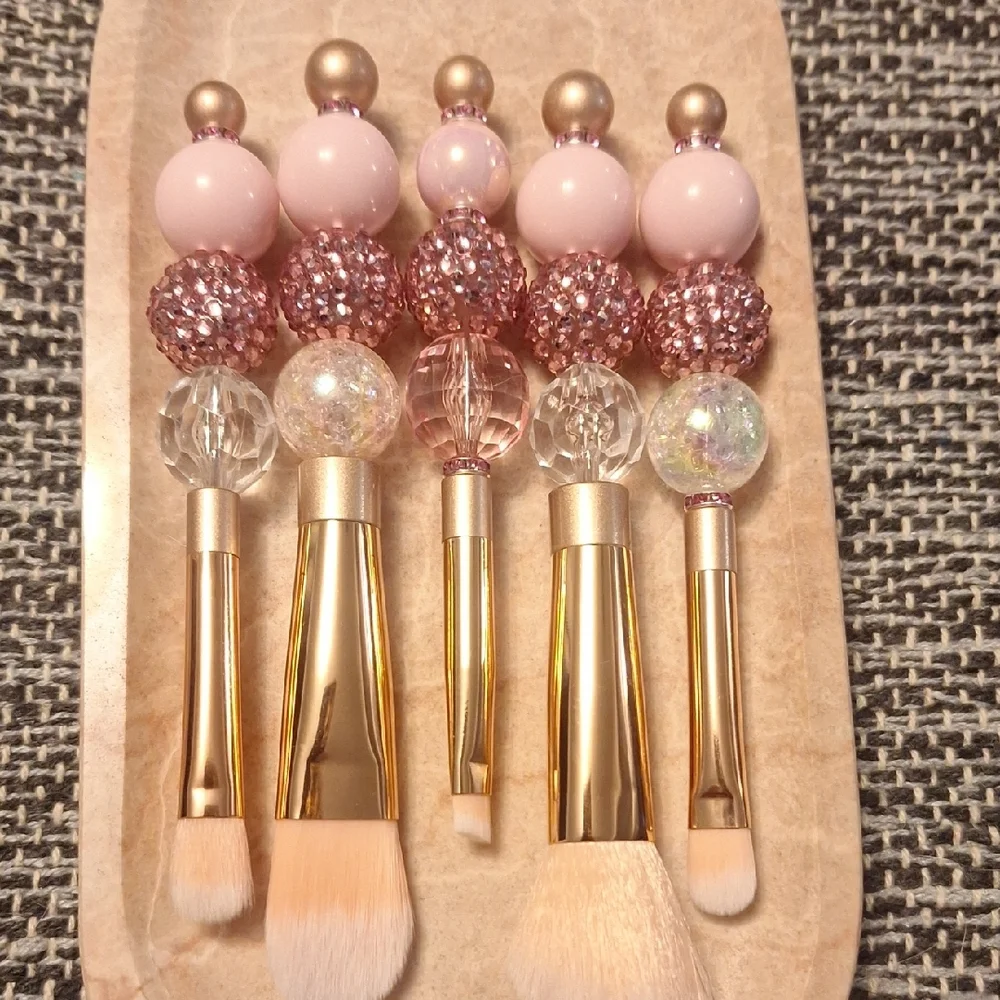 Elegant Pink and Gold Makeup Brush Set